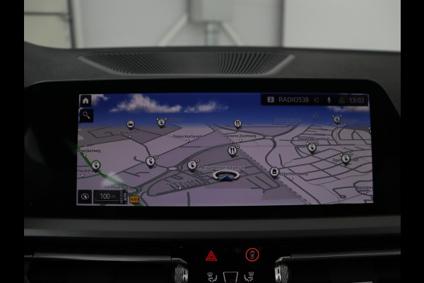 BMW 3-serie 320e Advantage | Leder | Sportstoelen | Stoelverwarming | Camera | Live Cockpit | Carplay | Navigatie | Full LED | Park Assist | PHEV | Plug In