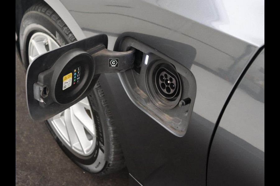 BMW 3-serie 320e Advantage | Leder | Sportstoelen | Stoelverwarming | Camera | Live Cockpit | Carplay | Navigatie | Full LED | Park Assist | PHEV | Plug In