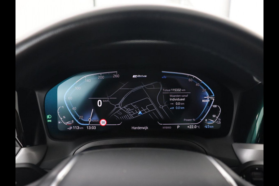 BMW 3-serie 320e Advantage | Leder | Sportstoelen | Stoelverwarming | Camera | Live Cockpit | Carplay | Navigatie | Full LED | Park Assist | PHEV | Plug In