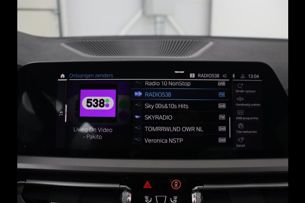 BMW 3-serie 320e Advantage | Leder | Sportstoelen | Stoelverwarming | Camera | Live Cockpit | Carplay | Navigatie | Full LED | Park Assist | PHEV | Plug In