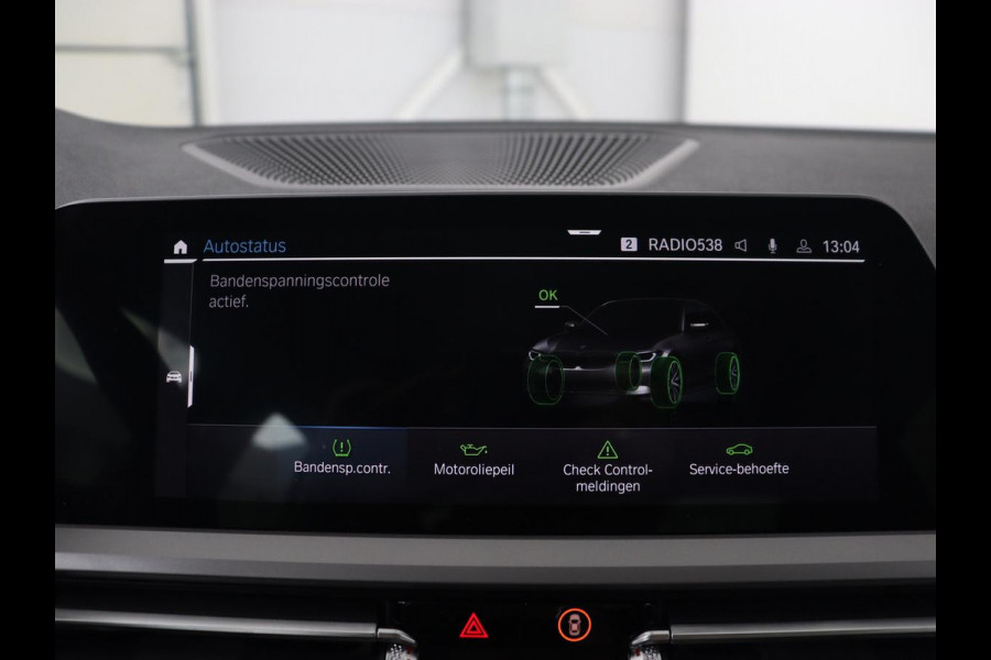 BMW 3-serie 320e Advantage | Leder | Sportstoelen | Stoelverwarming | Camera | Live Cockpit | Carplay | Navigatie | Full LED | Park Assist | PHEV | Plug In