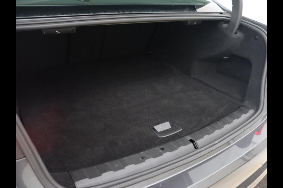 BMW 3-serie 320e Advantage | Leder | Sportstoelen | Stoelverwarming | Camera | Live Cockpit | Carplay | Navigatie | Full LED | Park Assist | PHEV | Plug In
