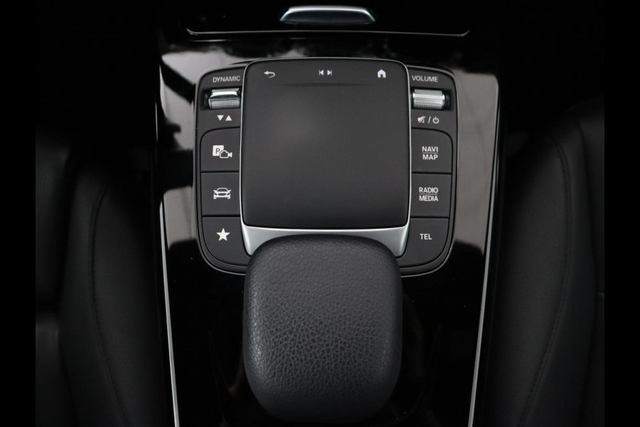 Mercedes-Benz CLA-Klasse 180 Business Solution Luxury | Leder | Stoelverwarming | Camera | Park Assist | Sfeerverlichting | Widescreen | Full LED