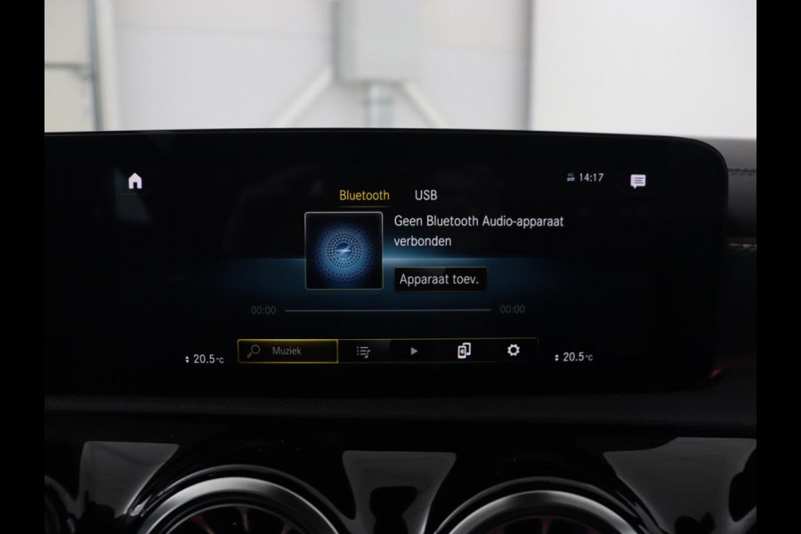 Mercedes-Benz CLA-Klasse 180 Business Solution Luxury | Leder | Stoelverwarming | Camera | Park Assist | Sfeerverlichting | Widescreen | Full LED