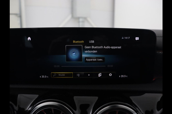 Mercedes-Benz CLA-Klasse 180 Business Solution Luxury | Leder | Stoelverwarming | Camera | Park Assist | Sfeerverlichting | Widescreen | Full LED