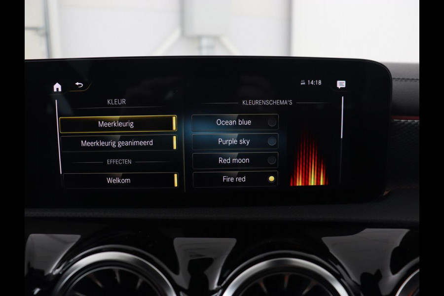 Mercedes-Benz CLA-Klasse 180 Business Solution Luxury | Leder | Stoelverwarming | Camera | Park Assist | Sfeerverlichting | Widescreen | Full LED