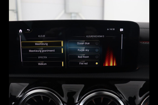 Mercedes-Benz CLA-Klasse 180 Business Solution Luxury | Leder | Stoelverwarming | Camera | Park Assist | Sfeerverlichting | Widescreen | Full LED