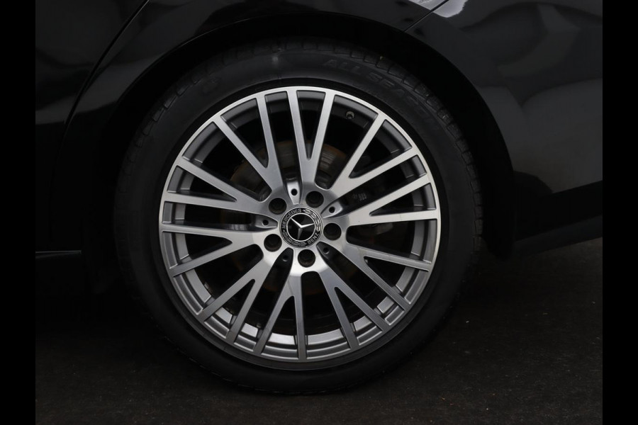 Mercedes-Benz CLA-Klasse 180 Business Solution Luxury | Leder | Stoelverwarming | Camera | Park Assist | Sfeerverlichting | Widescreen | Full LED