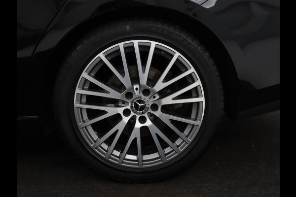 Mercedes-Benz CLA-Klasse 180 Business Solution Luxury | Leder | Stoelverwarming | Camera | Park Assist | Sfeerverlichting | Widescreen | Full LED