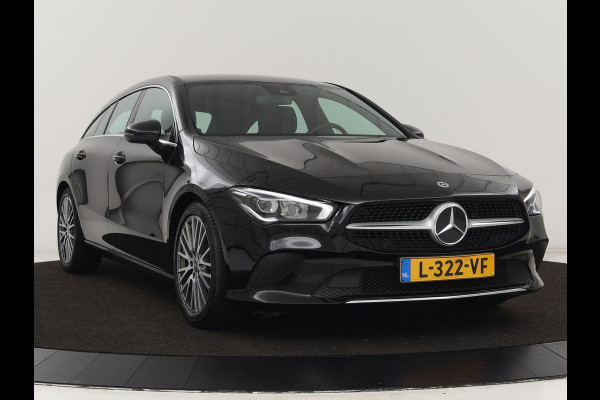 Mercedes-Benz CLA-Klasse 180 Business Solution Luxury | Leder | Stoelverwarming | Camera | Park Assist | Sfeerverlichting | Widescreen | Full LED