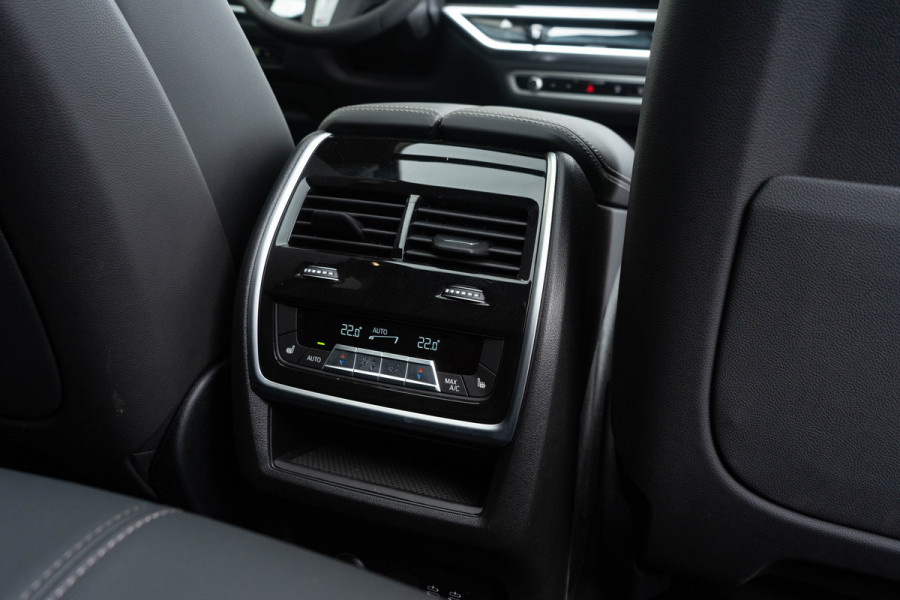 BMW X5 xDrive 50e / Luchtvering/ Standkachel/ Adaptive Cruise Control/ Trekhaak/ Panoramadak/ 265kW (360PK)