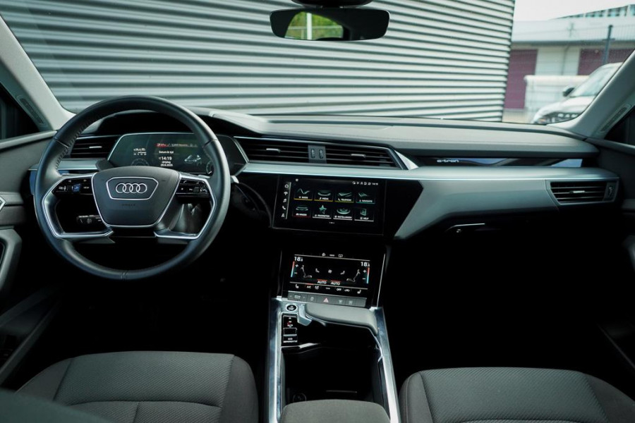 Audi e-tron Sportback 50 quattro Business edition Plus 71 kWh / Adaptive Cruise / 20'' / S-Line / Luchtvering
