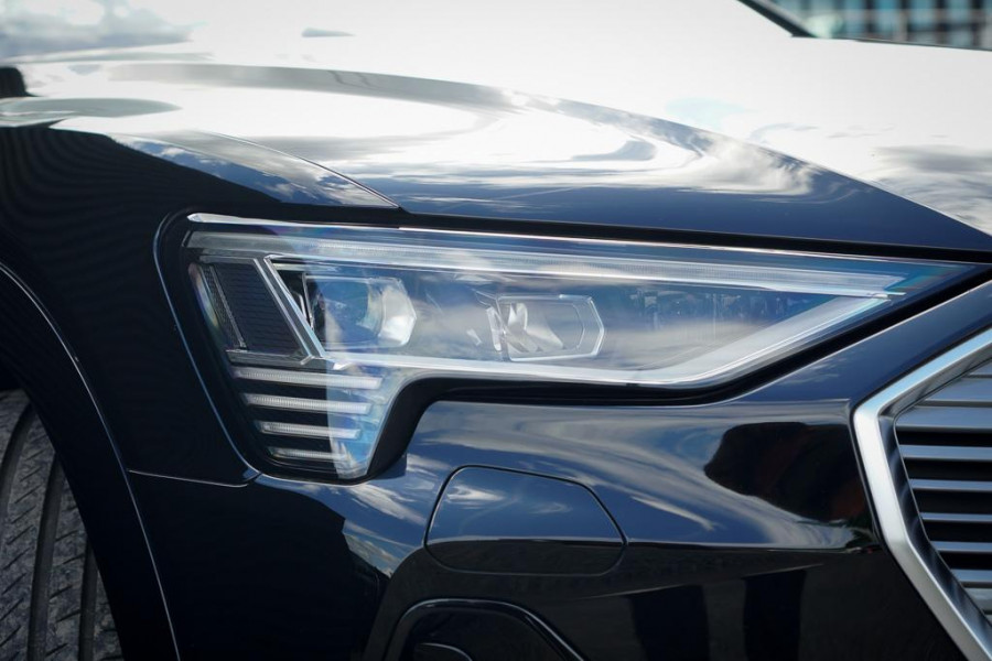 Audi e-tron Sportback 50 quattro Business edition Plus 71 kWh / Adaptive Cruise / 20'' / S-Line / Luchtvering