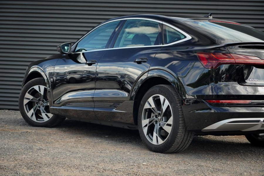 Audi e-tron Sportback 50 quattro Business edition Plus 71 kWh / Adaptive Cruise / 20'' / S-Line / Luchtvering