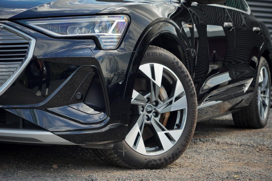 Audi e-tron Sportback 50 quattro Business edition Plus 71 kWh / Adaptive Cruise / 20'' / S-Line / Luchtvering