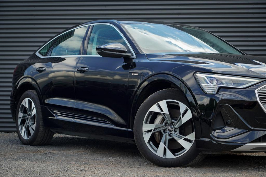 Audi e-tron Sportback 50 quattro Business edition Plus 71 kWh / Adaptive Cruise / 20'' / S-Line / Luchtvering