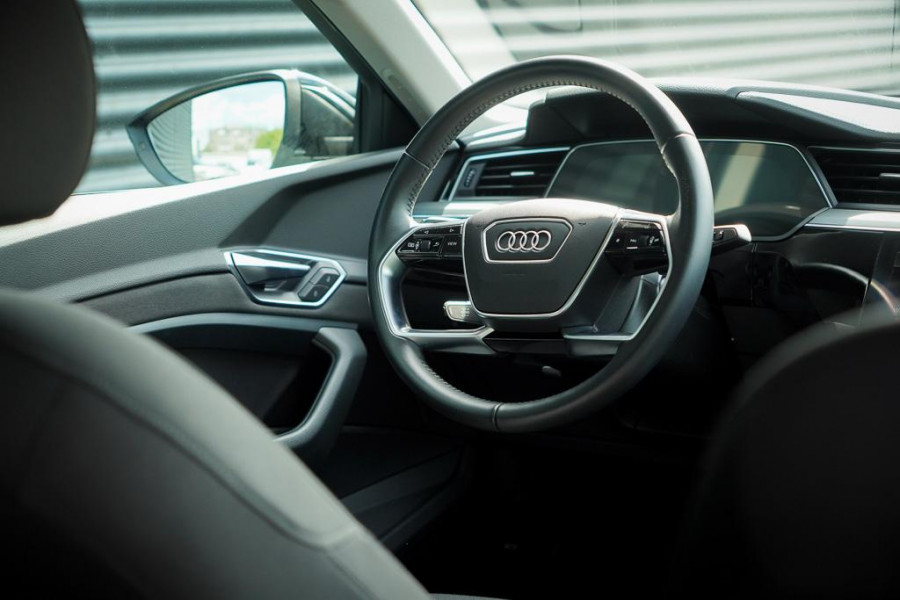 Audi e-tron Sportback 50 quattro Business edition Plus 71 kWh / Adaptive Cruise / 20'' / S-Line / Luchtvering