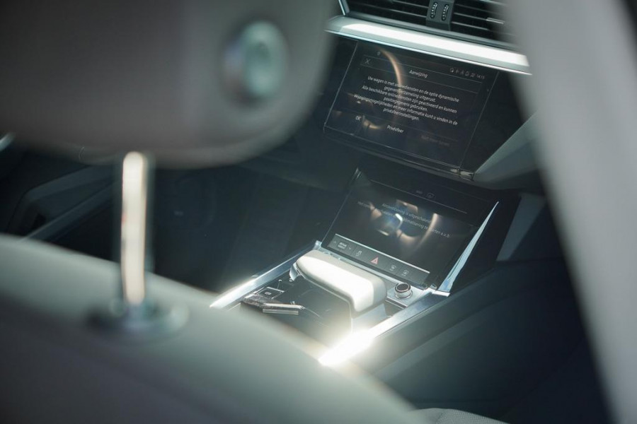 Audi e-tron Sportback 50 quattro Business edition Plus 71 kWh / Adaptive Cruise / 20'' / S-Line / Luchtvering