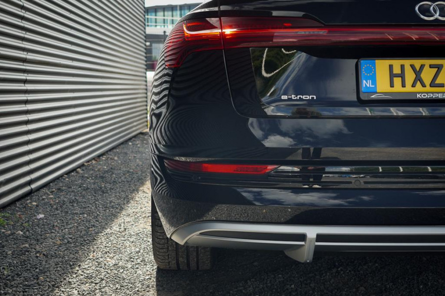 Audi e-tron Sportback 50 quattro Business edition Plus 71 kWh / Adaptive Cruise / 20'' / S-Line / Luchtvering