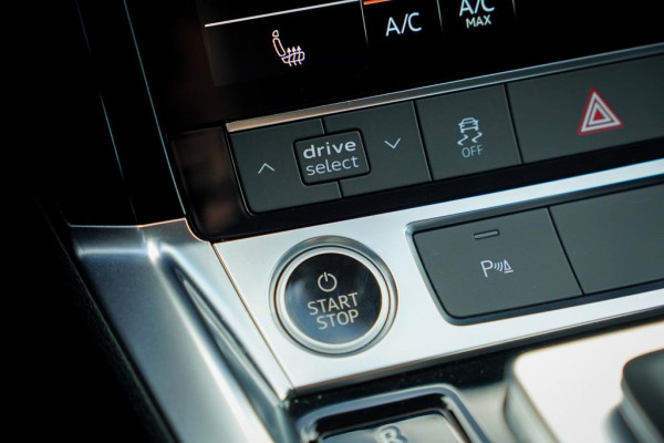 Audi e-tron Sportback 50 quattro Business edition Plus 71 kWh / Adaptive Cruise / 20'' / S-Line / Luchtvering