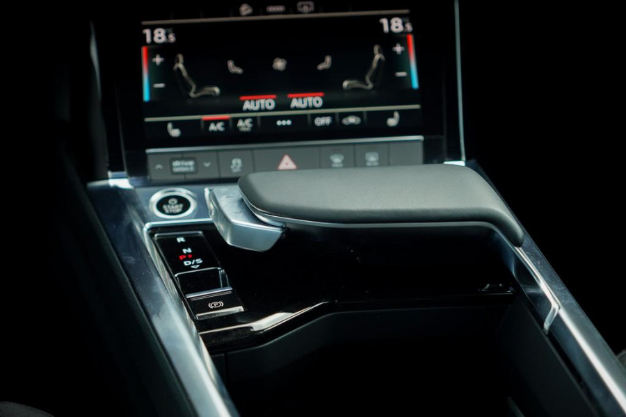 Audi e-tron Sportback 50 quattro Business edition Plus 71 kWh / Adaptive Cruise / 20'' / S-Line / Luchtvering