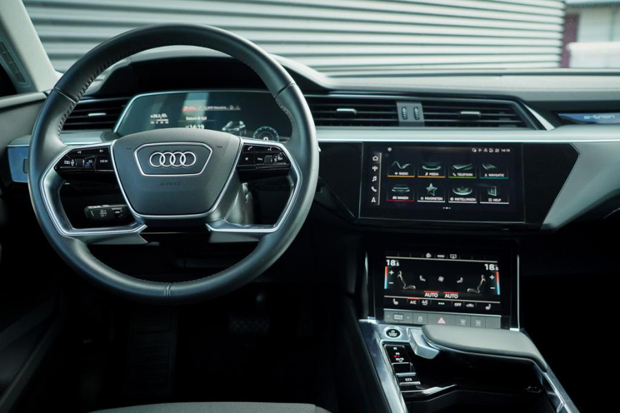 Audi e-tron Sportback 50 quattro Business edition Plus 71 kWh / Adaptive Cruise / 20'' / S-Line / Luchtvering