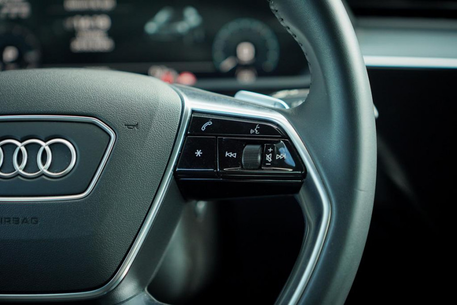 Audi e-tron Sportback 50 quattro Business edition Plus 71 kWh / Adaptive Cruise / 20'' / S-Line / Luchtvering