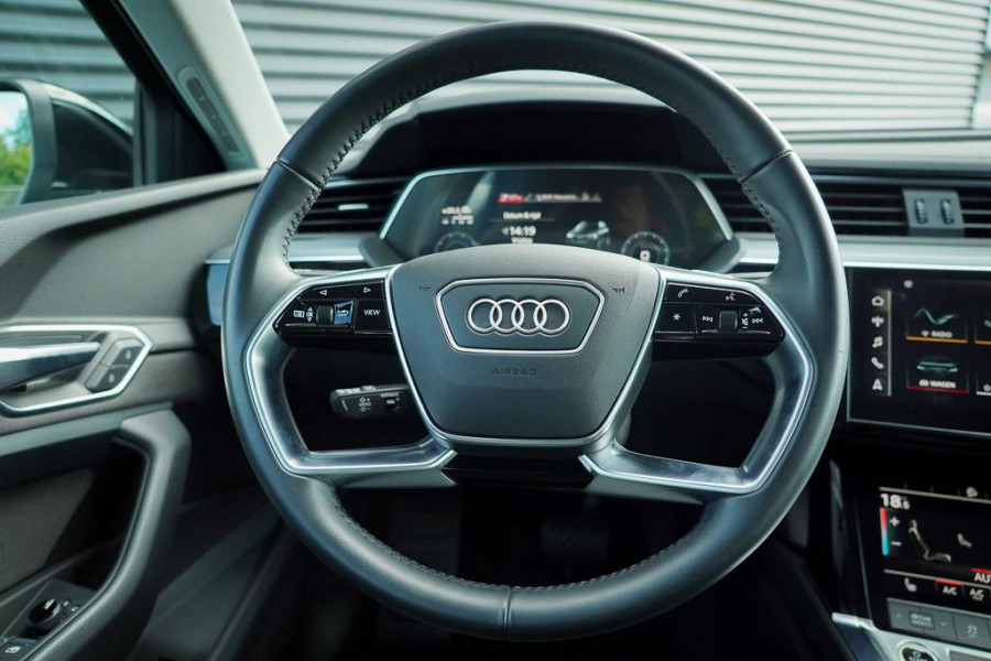 Audi e-tron Sportback 50 quattro Business edition Plus 71 kWh / Adaptive Cruise / 20'' / S-Line / Luchtvering