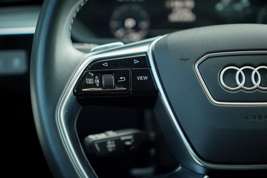 Audi e-tron Sportback 50 quattro Business edition Plus 71 kWh / Adaptive Cruise / 20'' / S-Line / Luchtvering