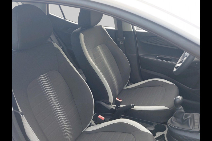 Hyundai i10 1.0 Comfort VAN: €20.995 VOOR: €20.195