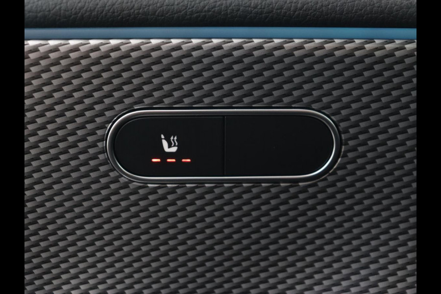 Mercedes-Benz CLA-Klasse 180 Business Solution Luxury | Leder | Stoelverwarming | Camera | Park Assist | Sfeerverlichting | Widescreen | Full LED