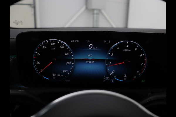 Mercedes-Benz CLA-Klasse 180 Business Solution Luxury | Leder | Stoelverwarming | Camera | Park Assist | Sfeerverlichting | Widescreen | Full LED
