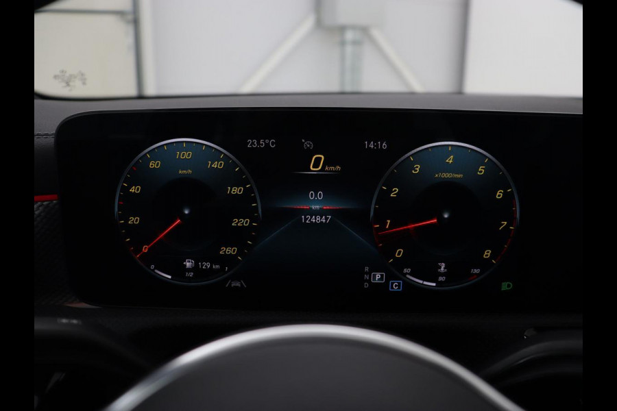 Mercedes-Benz CLA-Klasse 180 Business Solution Luxury | Leder | Stoelverwarming | Camera | Park Assist | Sfeerverlichting | Widescreen | Full LED