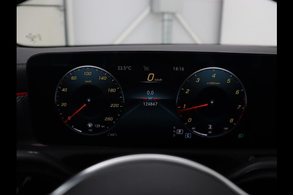 Mercedes-Benz CLA-Klasse 180 Business Solution Luxury | Leder | Stoelverwarming | Camera | Park Assist | Sfeerverlichting | Widescreen | Full LED