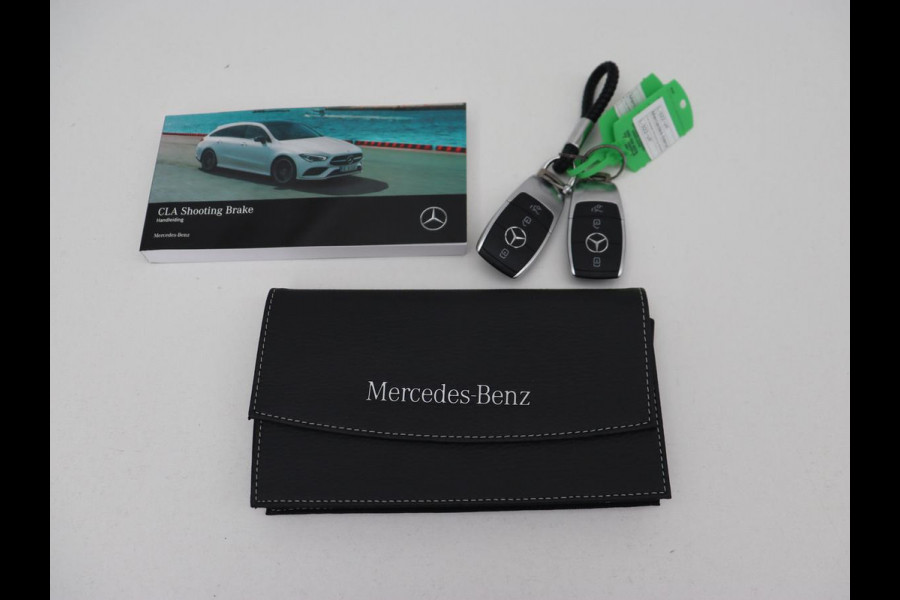 Mercedes-Benz CLA-Klasse 180 Business Solution Luxury | Leder | Stoelverwarming | Camera | Park Assist | Sfeerverlichting | Widescreen | Full LED