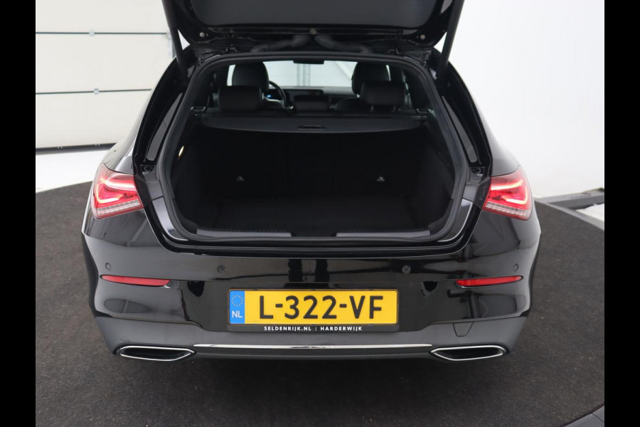 Mercedes-Benz CLA-Klasse 180 Business Solution Luxury | Leder | Stoelverwarming | Camera | Park Assist | Sfeerverlichting | Widescreen | Full LED