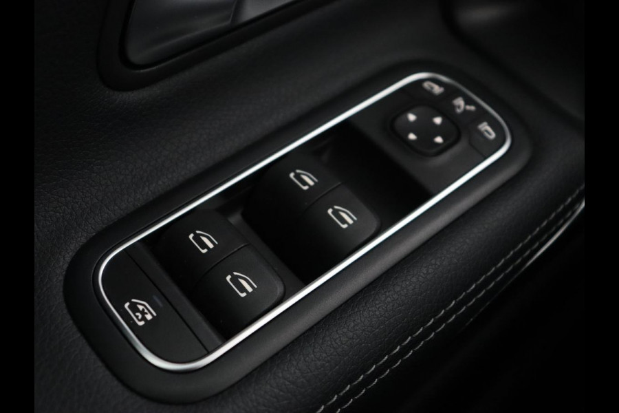 Mercedes-Benz CLA-Klasse 180 Business Solution Luxury | Leder | Stoelverwarming | Camera | Park Assist | Sfeerverlichting | Widescreen | Full LED