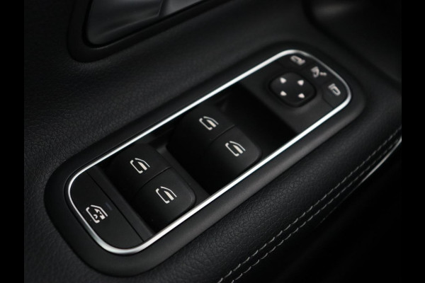 Mercedes-Benz CLA-Klasse 180 Business Solution Luxury | Leder | Stoelverwarming | Camera | Park Assist | Sfeerverlichting | Widescreen | Full LED