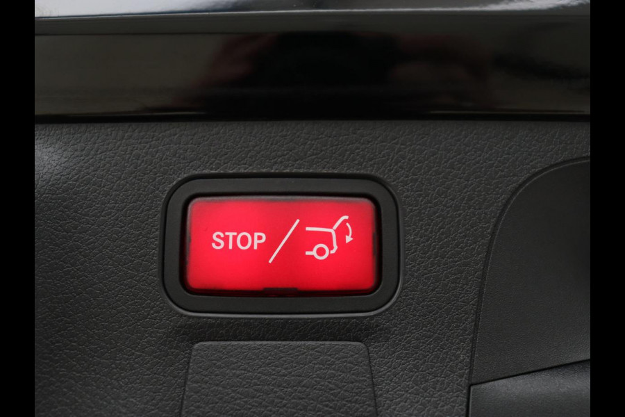 Mercedes-Benz CLA-Klasse 180 Business Solution Luxury | Leder | Stoelverwarming | Camera | Park Assist | Sfeerverlichting | Widescreen | Full LED