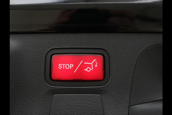 Mercedes-Benz CLA-Klasse 180 Business Solution Luxury | Leder | Stoelverwarming | Camera | Park Assist | Sfeerverlichting | Widescreen | Full LED