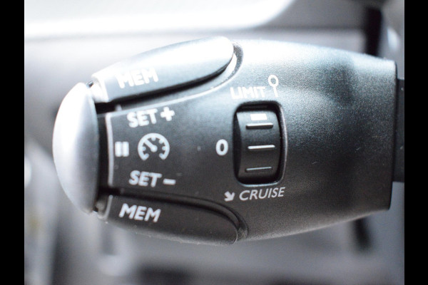 Peugeot 2008 1.2 PureTech 100 Allure NAVI & CARPLAY | CAMERA MET SENSOREN | E.C.C. |