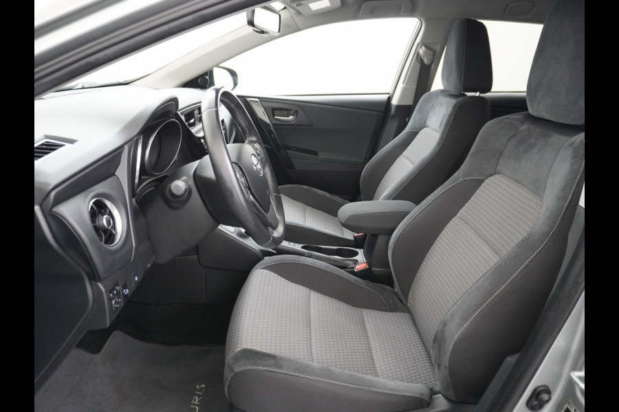 Toyota Auris Touring Sports 1.8I Hybrid 136PK Navi Ecc Camera Trekhaak Cruise Control DAB Keyless Dynamic Go Lane Assist Regen-Lichtsensor Bluetooth Lmv 16" Privacy Glas Isofix Dealeronderhouden Origineel Nederlandse Auto
