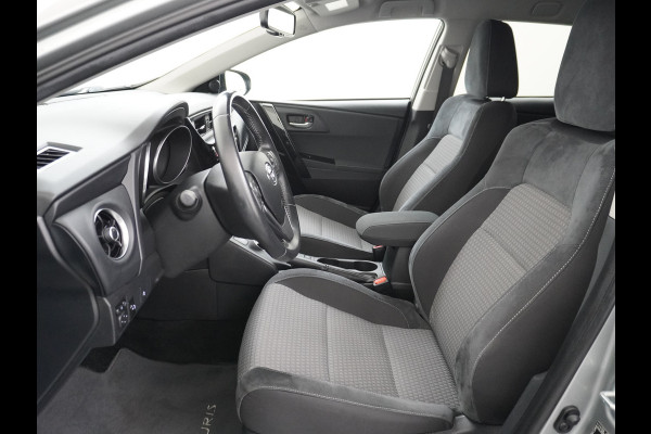 Toyota Auris Touring Sports 1.8I Hybrid 136PK Navi Ecc Camera Trekhaak Cruise Control DAB Keyless Dynamic Go Lane Assist Regen-Lichtsensor Bluetooth Lmv 16" Privacy Glas Isofix Dealeronderhouden Origineel Nederlandse Auto