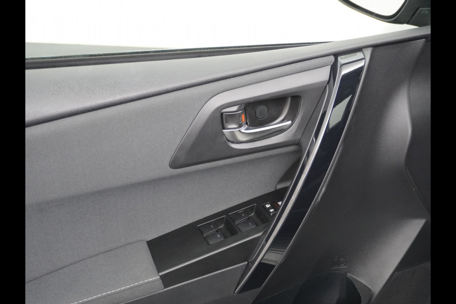 Toyota Auris Touring Sports 1.8I Hybrid 136PK Navi Ecc Camera Trekhaak Cruise Control DAB Keyless Dynamic Go Lane Assist Regen-Lichtsensor Bluetooth Lmv 16" Privacy Glas Isofix Dealeronderhouden Origineel Nederlandse Auto