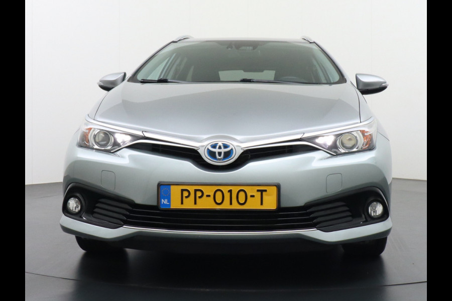 Toyota Auris Touring Sports 1.8I Hybrid 136PK Navi Ecc Camera Trekhaak Cruise Control DAB Keyless Dynamic Go Lane Assist Regen-Lichtsensor Bluetooth Lmv 16" Privacy Glas Isofix Dealeronderhouden Origineel Nederlandse Auto