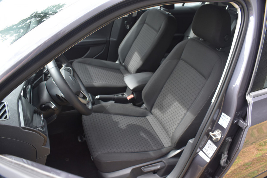 Volkswagen T-Cross 1.0 TSI Life Automaat Stoelverwarming Parkeersensoren.