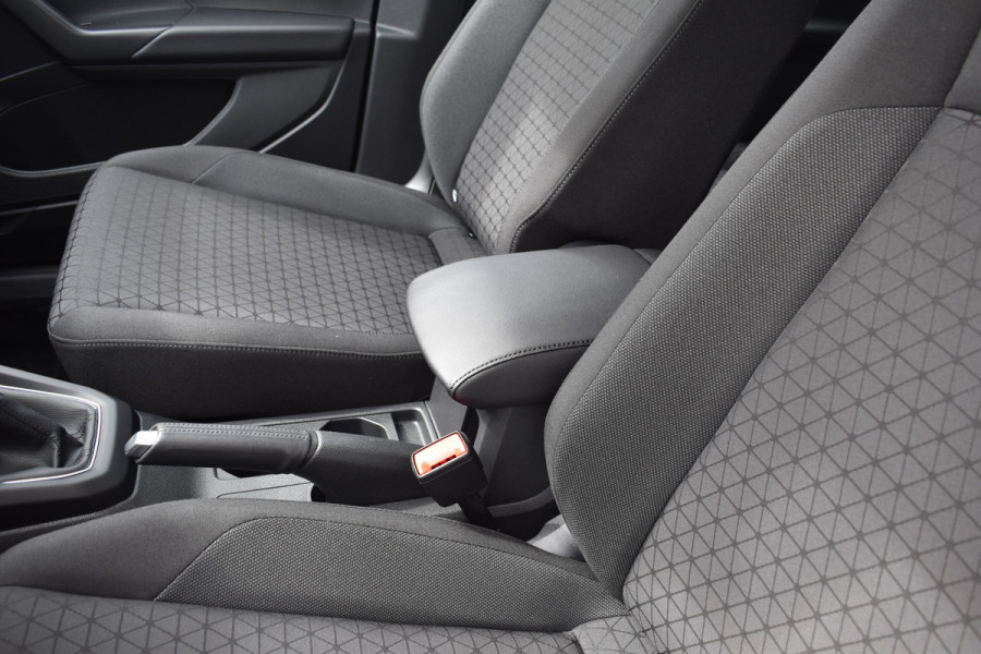 Volkswagen T-Cross 1.0 TSI Life Automaat Stoelverwarming Parkeersensoren.