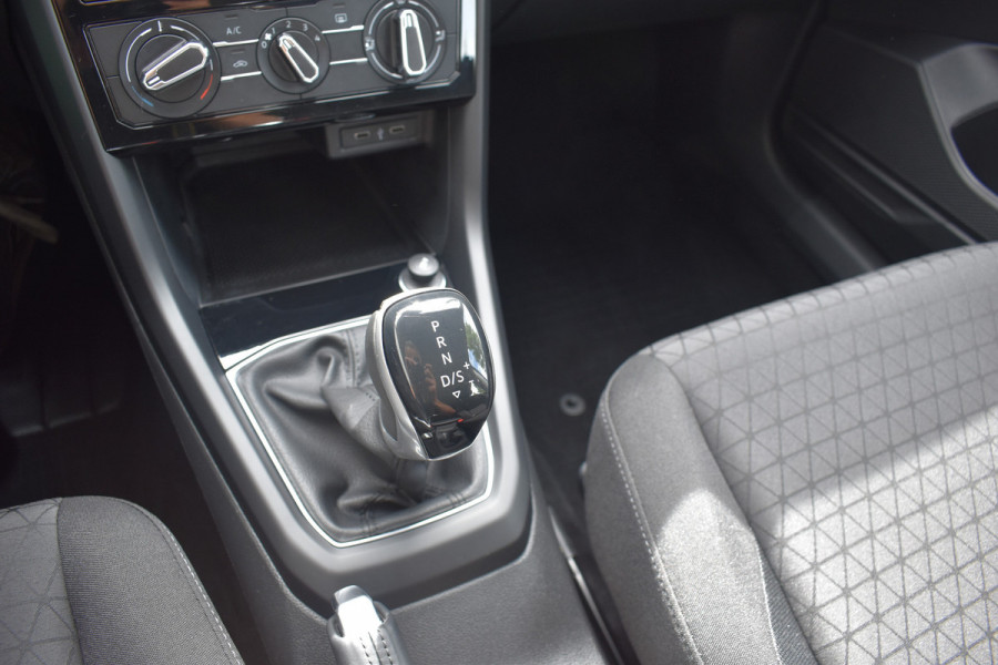 Volkswagen T-Cross 1.0 TSI Life Automaat Stoelverwarming Parkeersensoren.