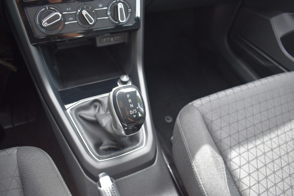 Volkswagen T-Cross 1.0 TSI Life Automaat Stoelverwarming Parkeersensoren.