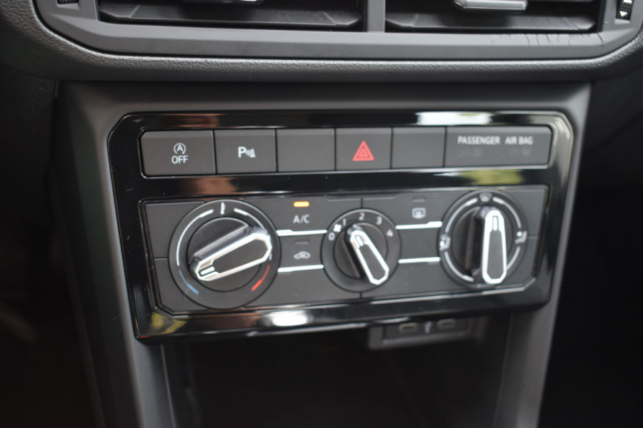 Volkswagen T-Cross 1.0 TSI Life Automaat Stoelverwarming Parkeersensoren.